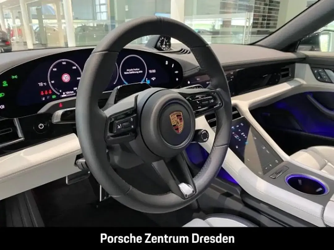 Porsche Taycan - Thumbnail 15