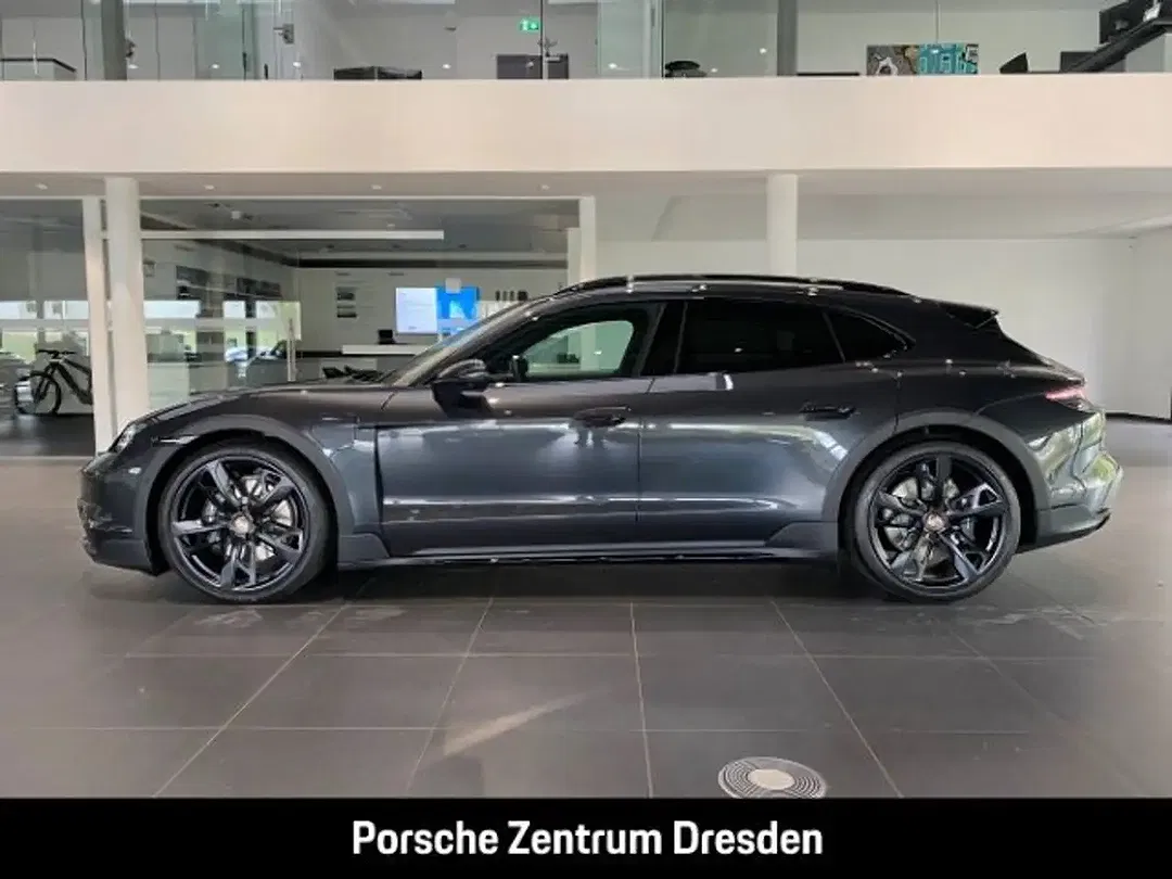 Porsche Taycan - Thumbnail 2