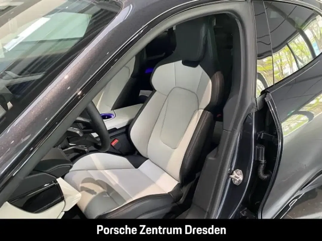Porsche Taycan - Thumbnail 5
