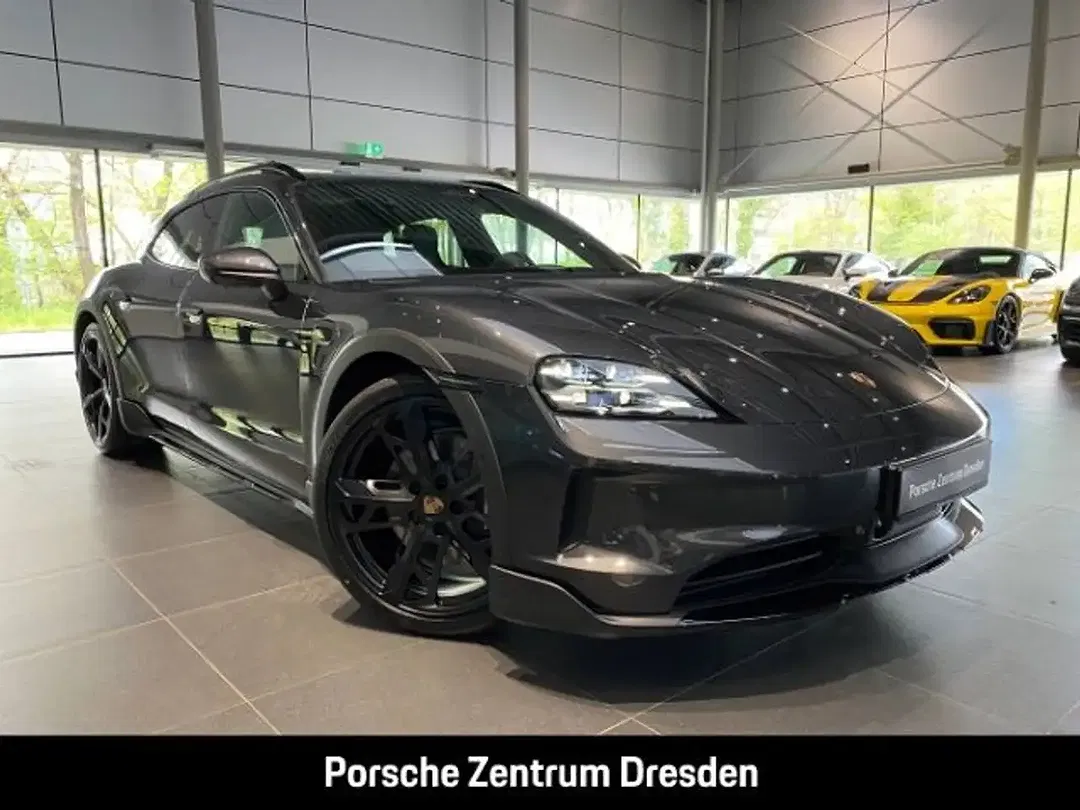Porsche Taycan - Thumbnail 6