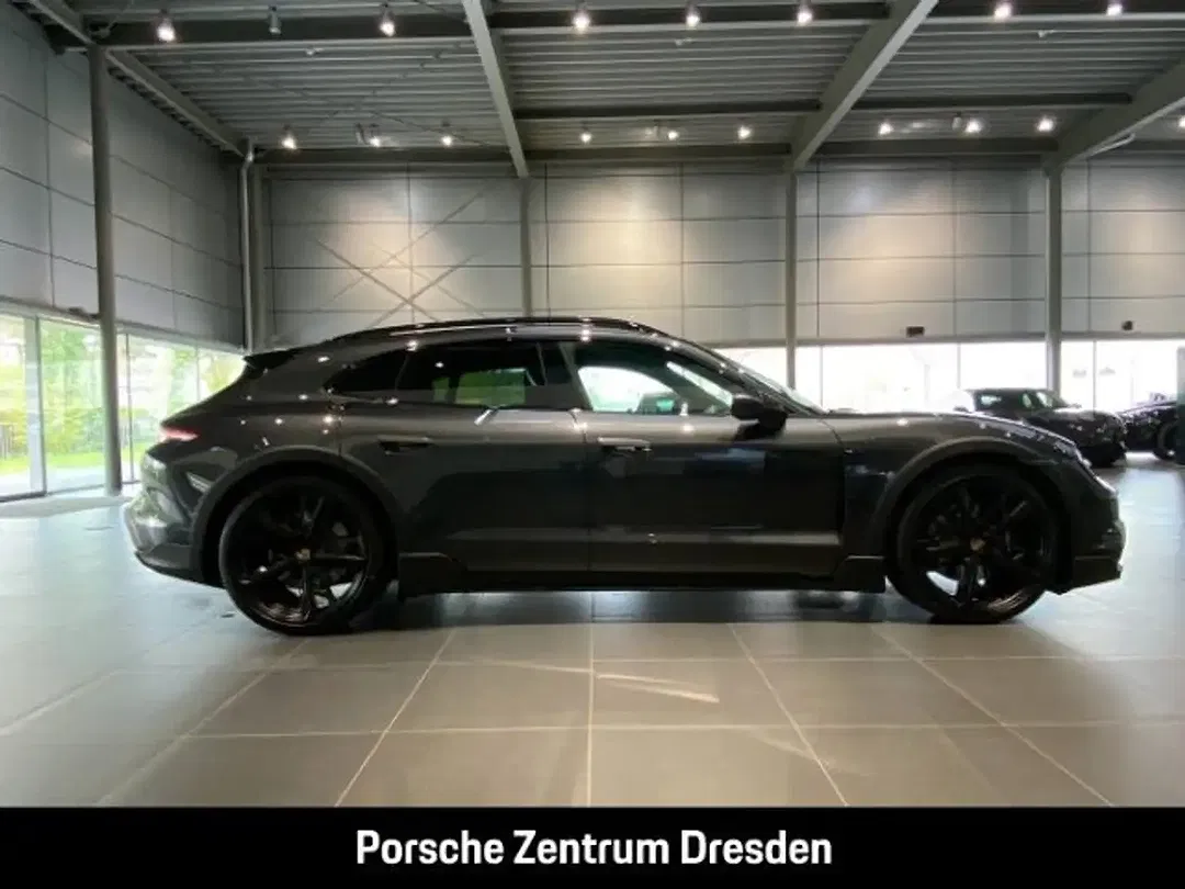 Porsche Taycan - Thumbnail 7