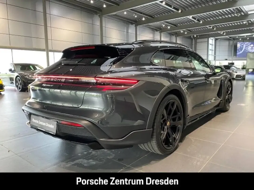 Porsche Taycan - Thumbnail 8