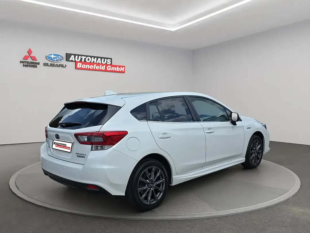 Subaru Impreza - Thumbnail 3
