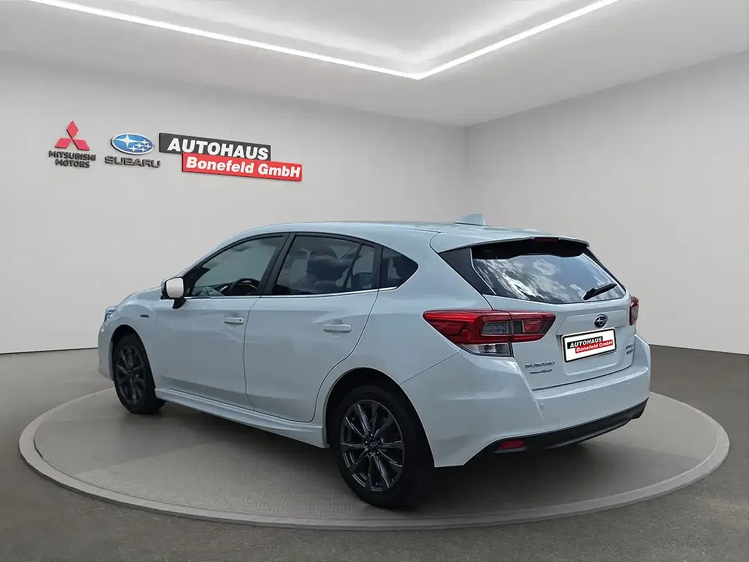 Subaru Impreza - Thumbnail 4