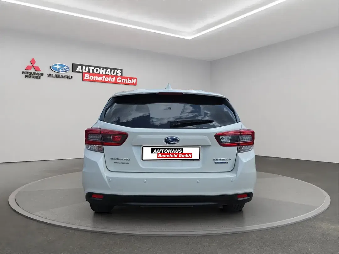 Subaru Impreza - Thumbnail 5