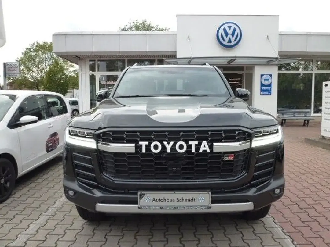 Toyota Land Cruiser - Thumbnail 2