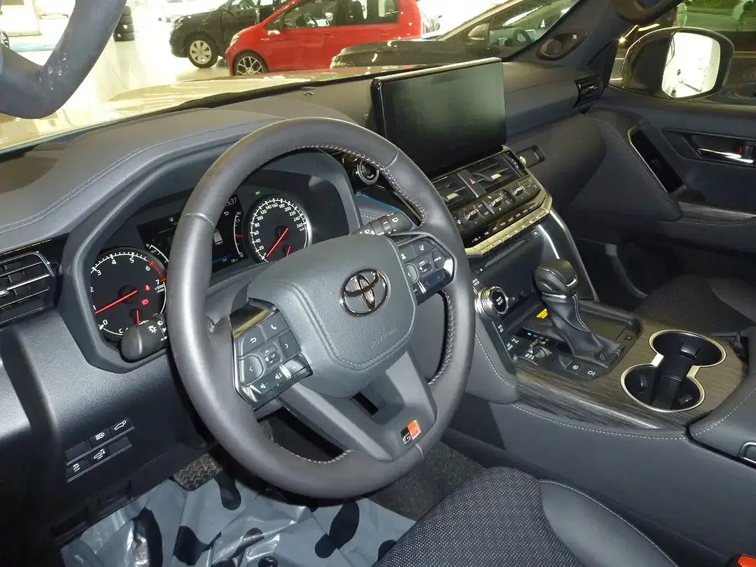 Toyota Land Cruiser - Thumbnail 7