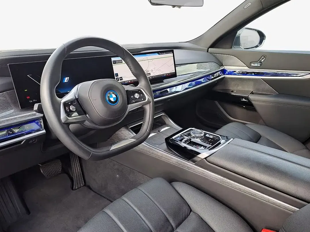 BMW i7 - Thumbnail 7