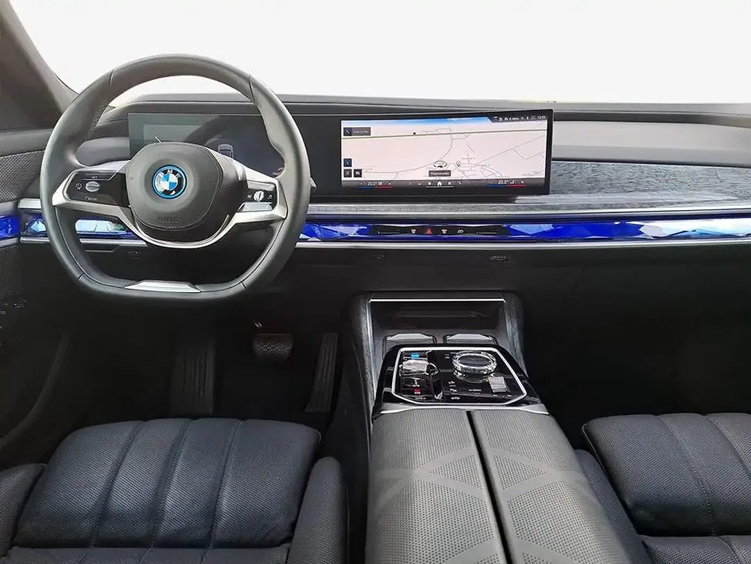 BMW i7 - Thumbnail 9