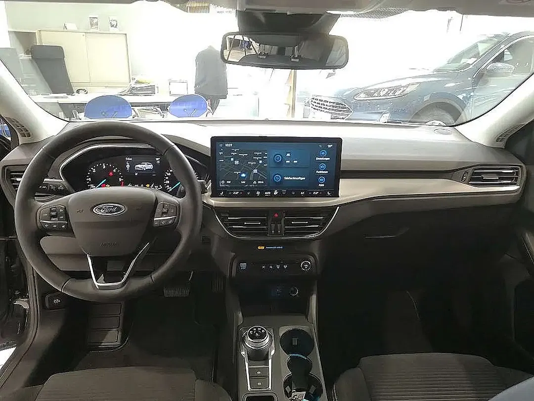 Ford Focus - Thumbnail 10