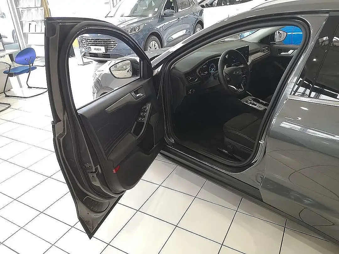 Ford Focus - Thumbnail 11