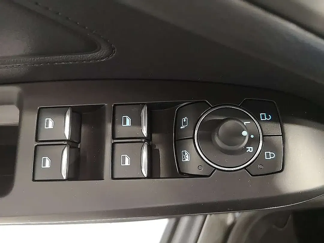 Ford Focus - Thumbnail 13