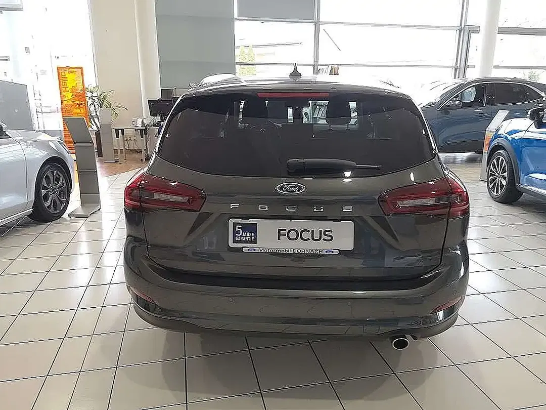 Ford Focus - Thumbnail 4