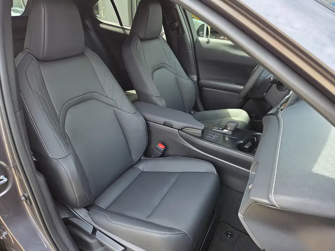 Lexus UX 300h - Thumbnail 7