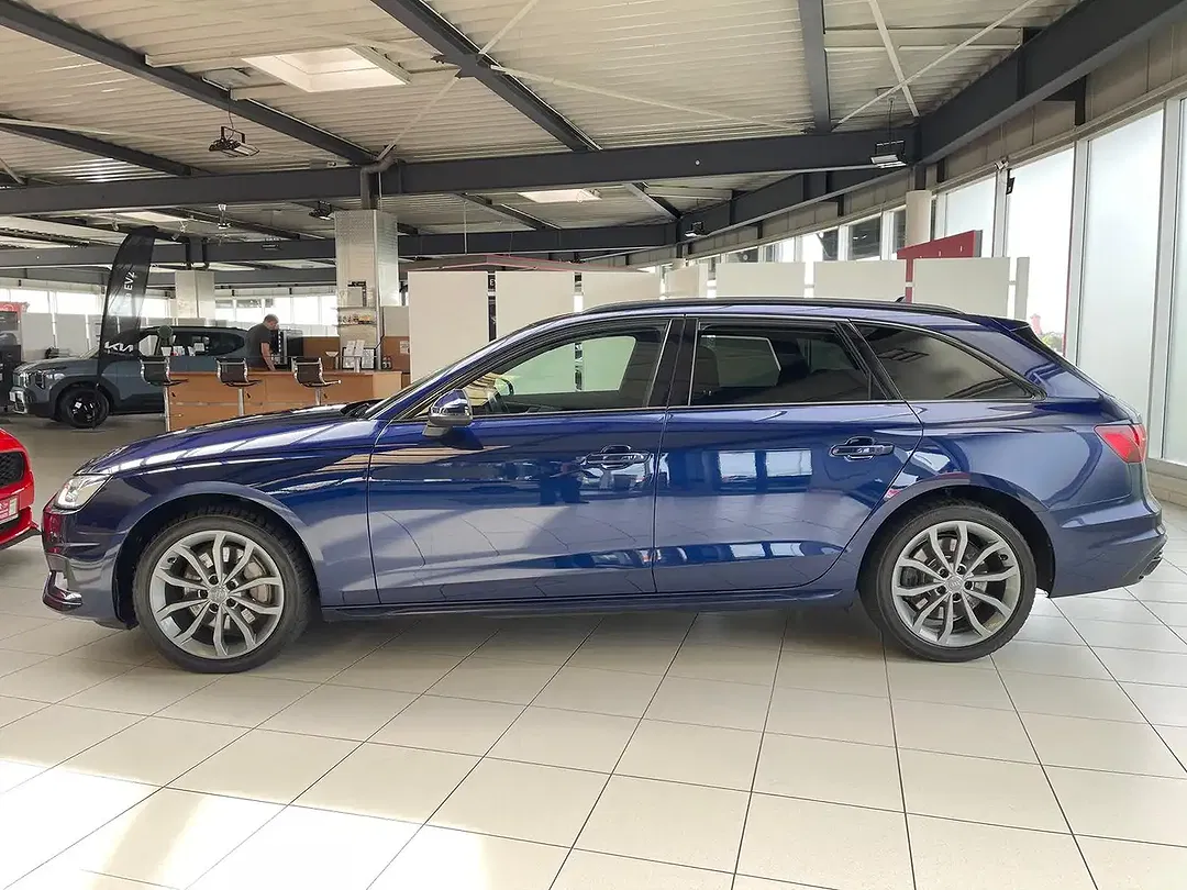 Audi A4 - Thumbnail 3