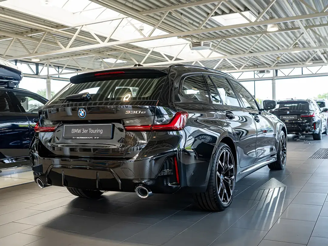 BMW 330 - Thumbnail 3