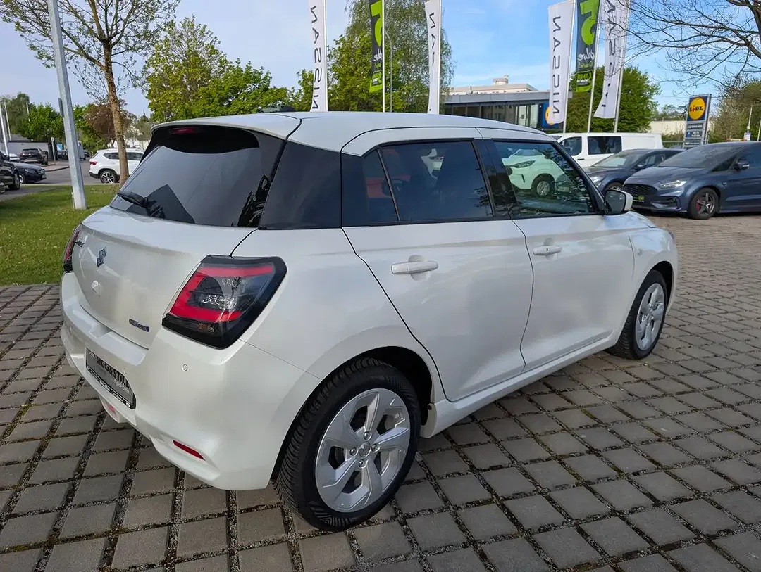 Suzuki Swift - Thumbnail 5