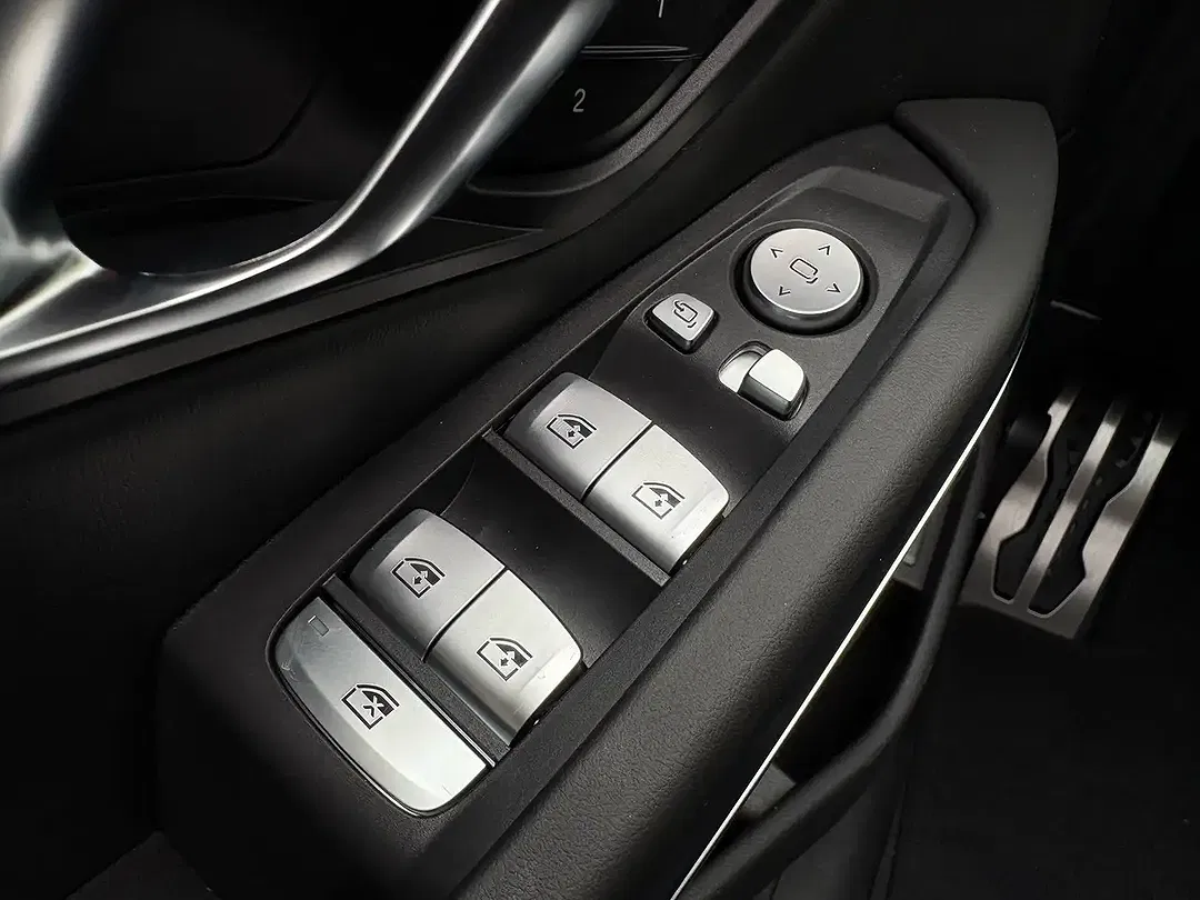 BMW M3 - Thumbnail 10