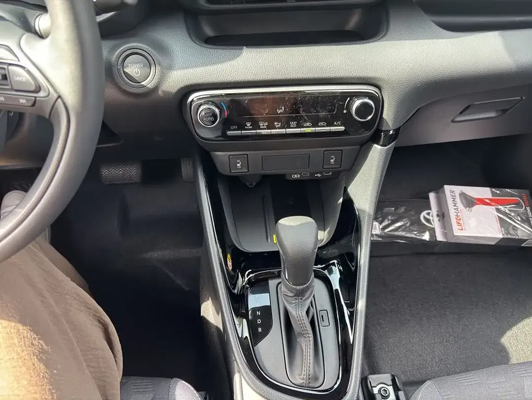 Toyota Yaris - Thumbnail 13