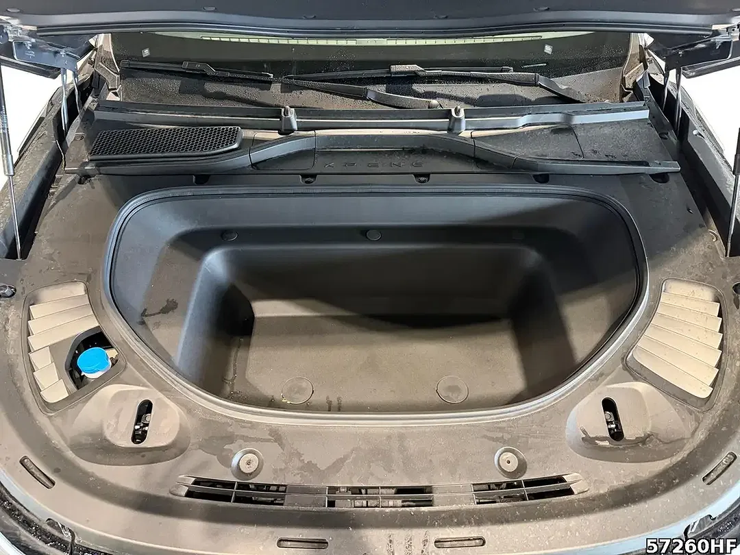 Xpeng G9 - Thumbnail 4