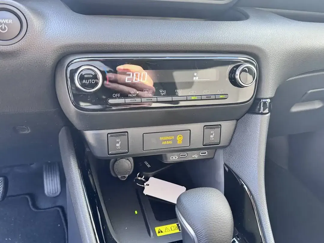 Toyota Yaris - Thumbnail 15