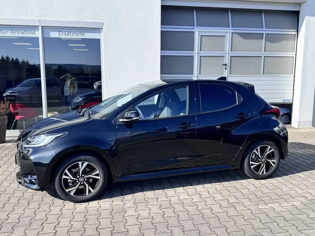 Toyota Yaris - Thumbnail 3