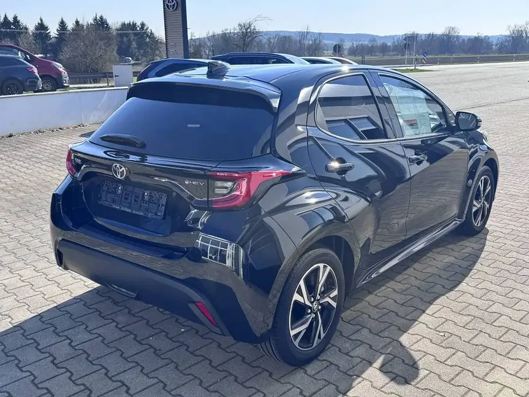 Toyota Yaris - Thumbnail 5