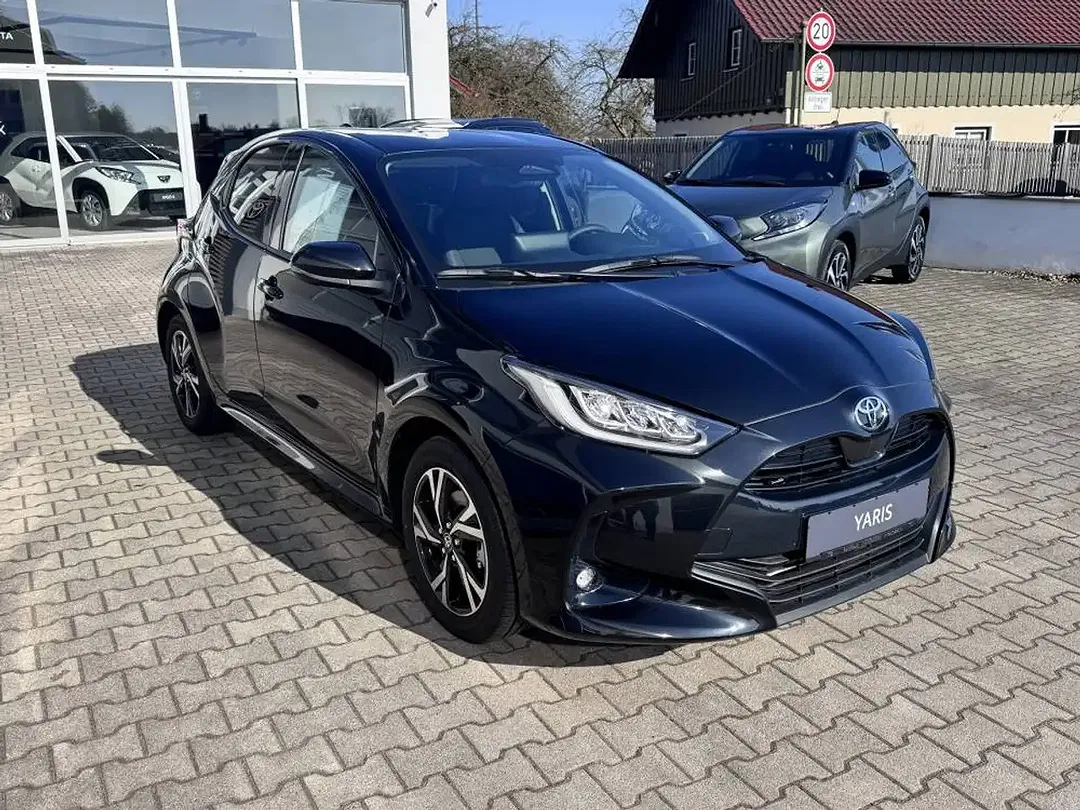 Toyota Yaris - Thumbnail 6