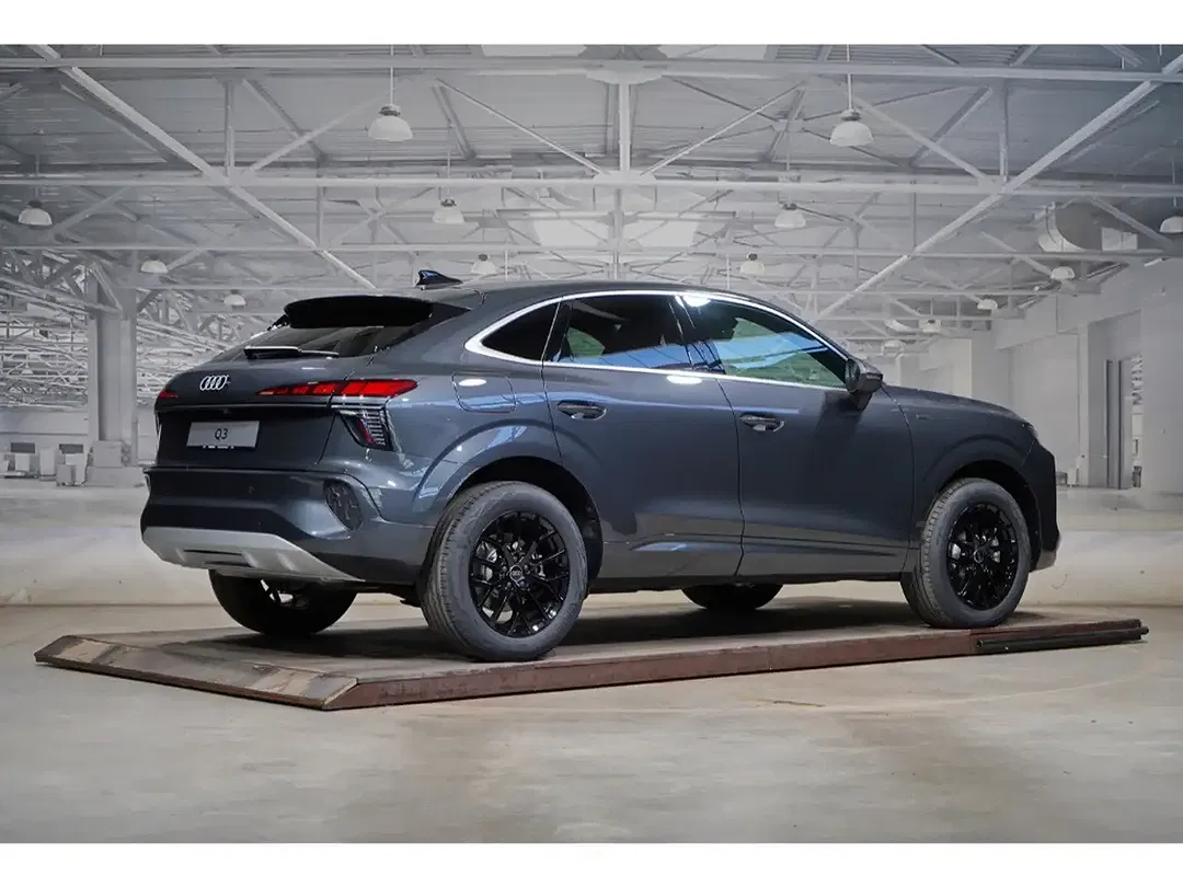 Audi Q3 - Thumbnail 3