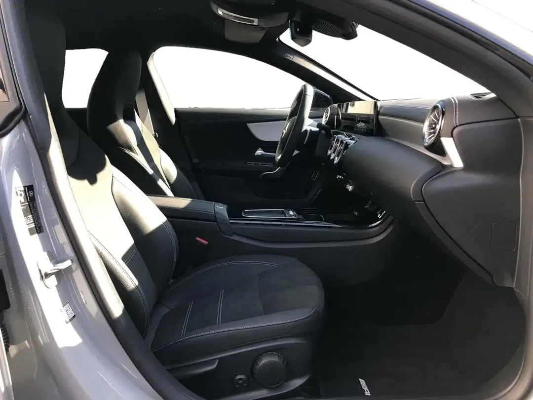 Mercedes-Benz CLA 220 - Thumbnail 3