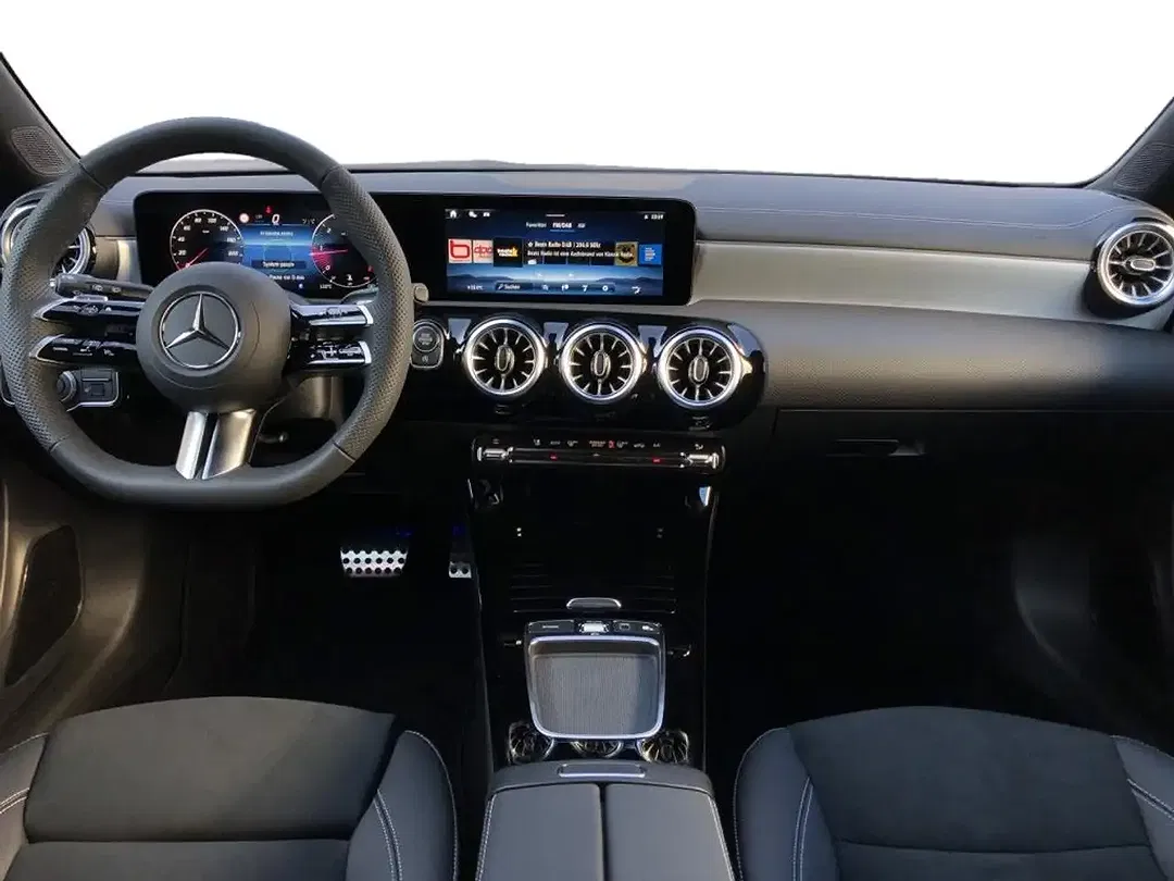 Mercedes-Benz CLA 220 - Thumbnail 4