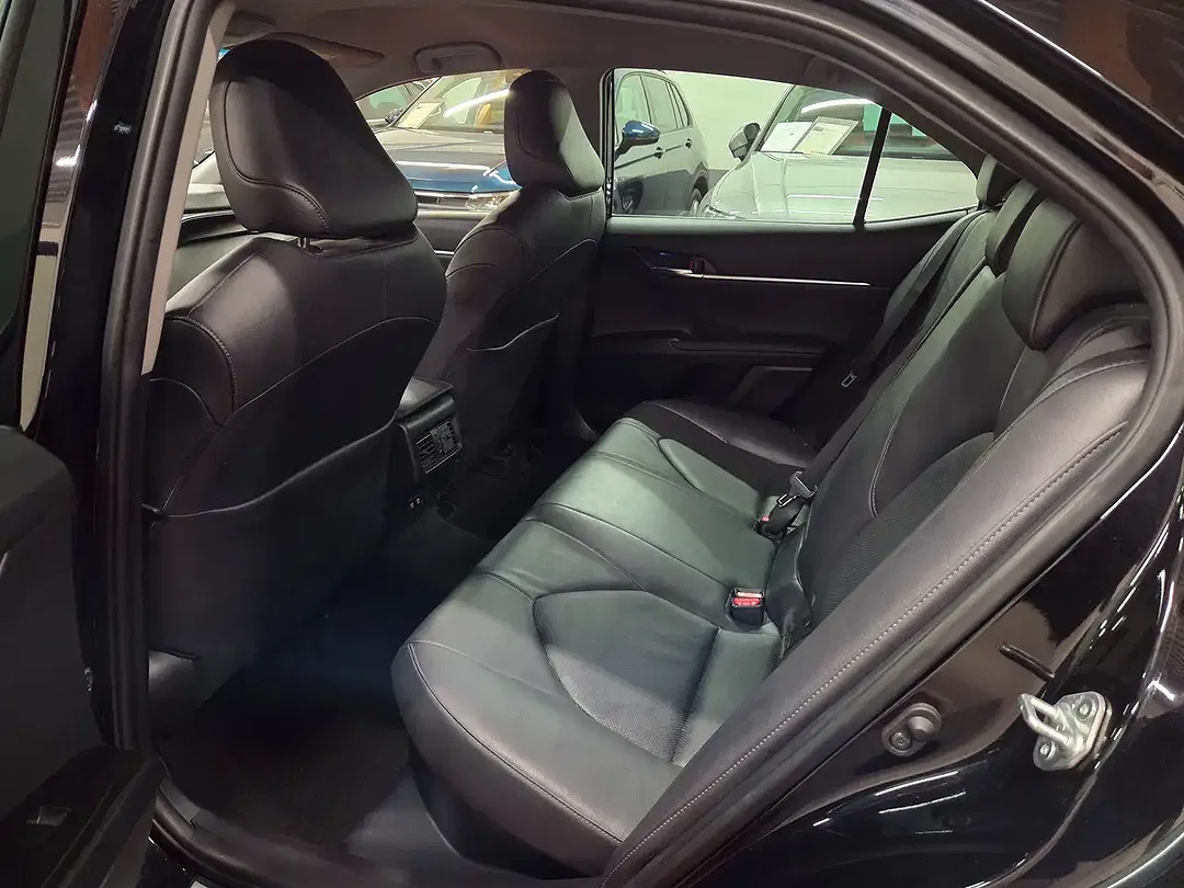 Toyota Camry - Thumbnail 11