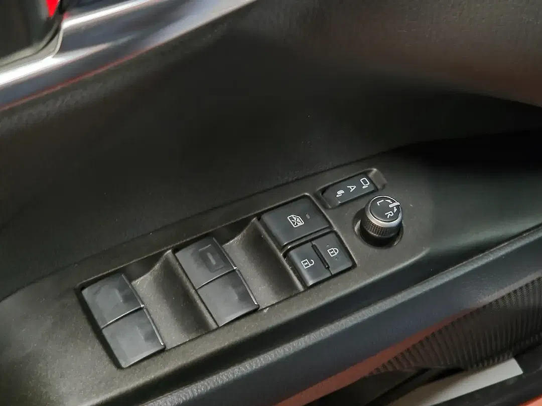 Toyota Camry - Thumbnail 13