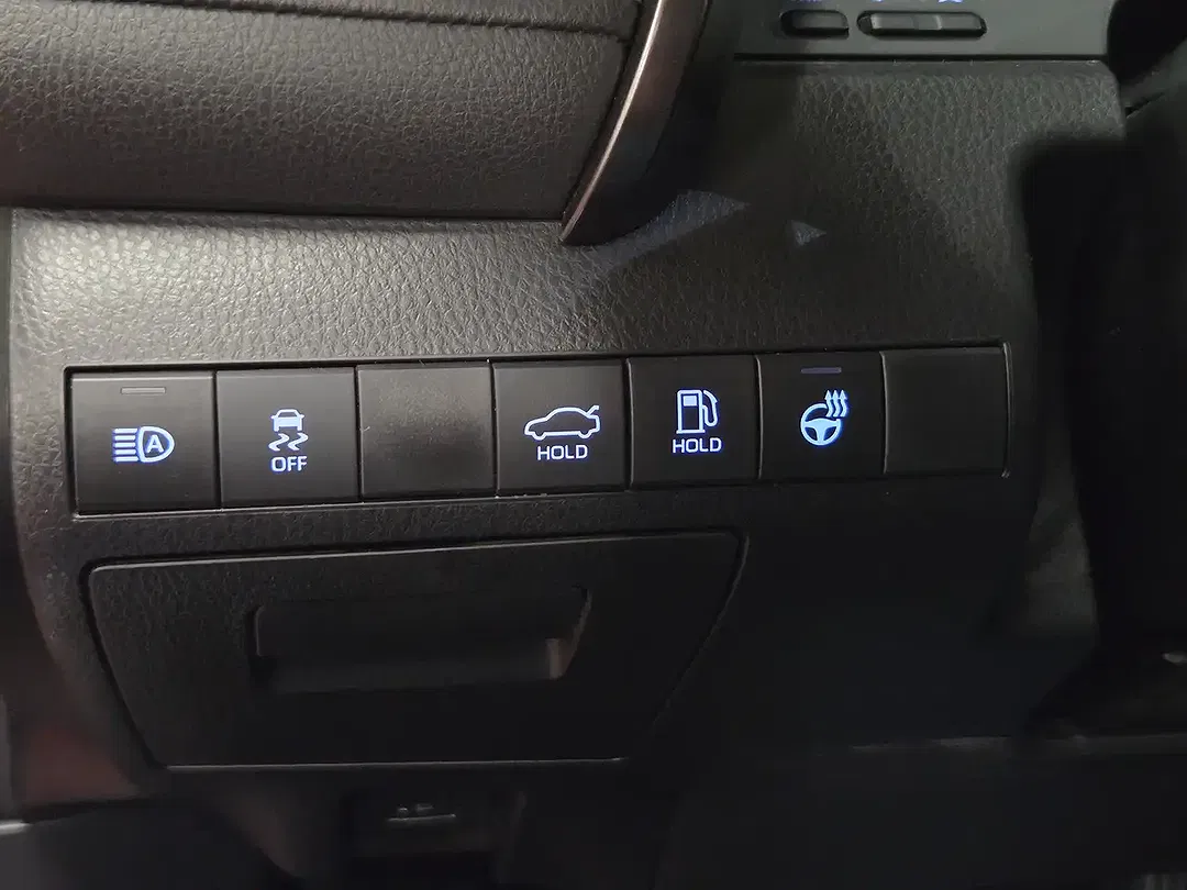 Toyota Camry - Thumbnail 14