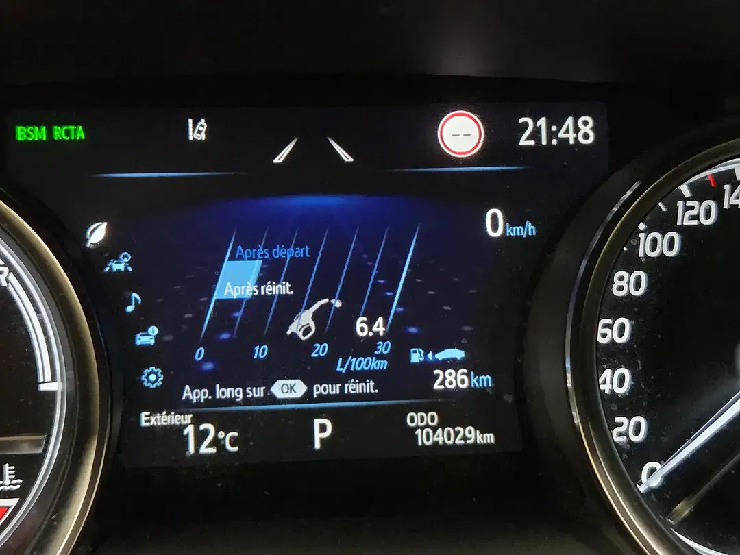Toyota Camry - Thumbnail 25