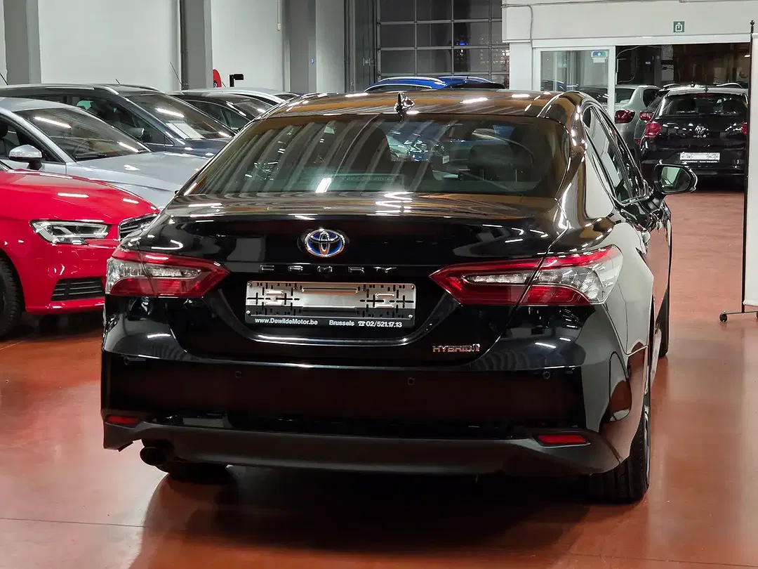 Toyota Camry - Thumbnail 4