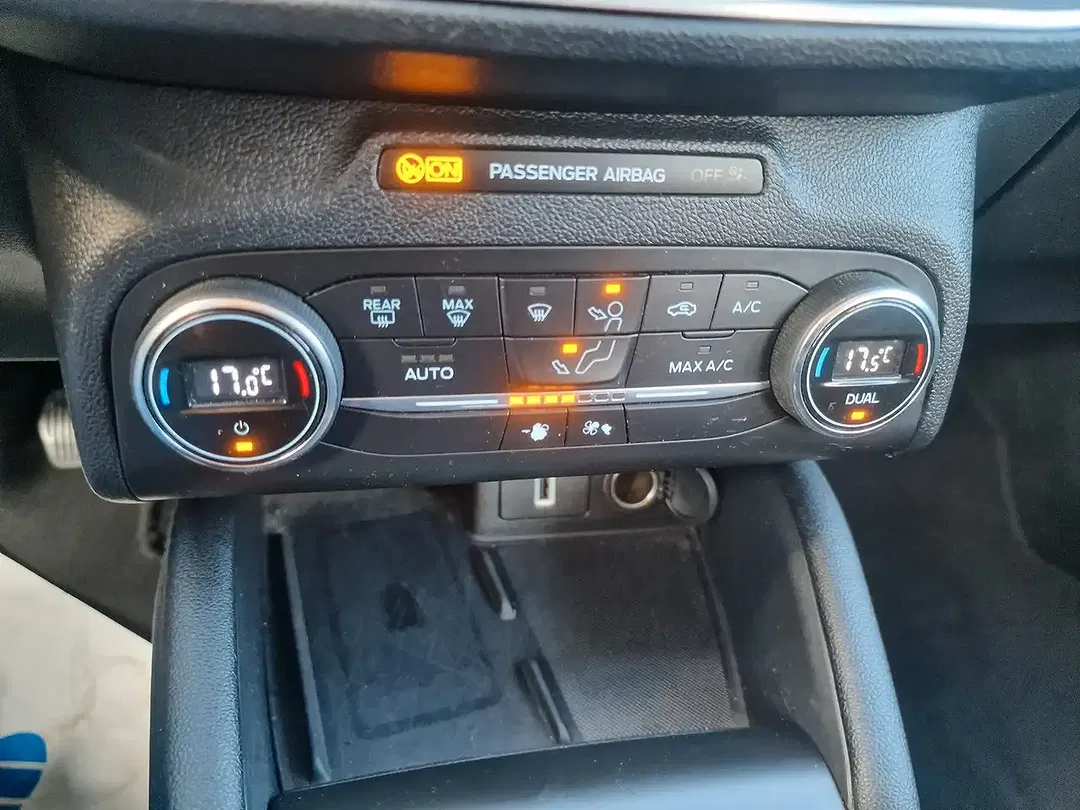 Ford Focus - Thumbnail 11