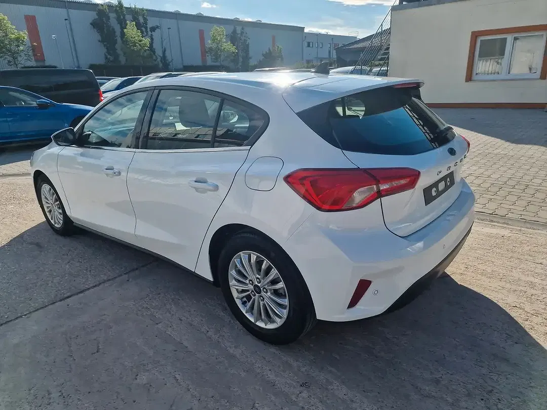 Ford Focus - Thumbnail 2