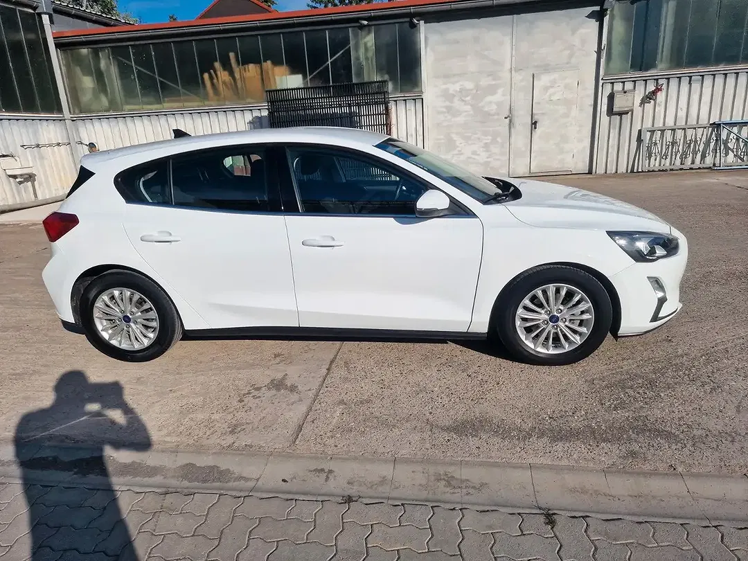Ford Focus - Thumbnail 8