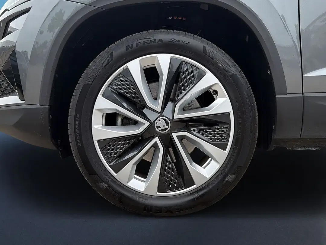 Skoda Karoq - Thumbnail 9