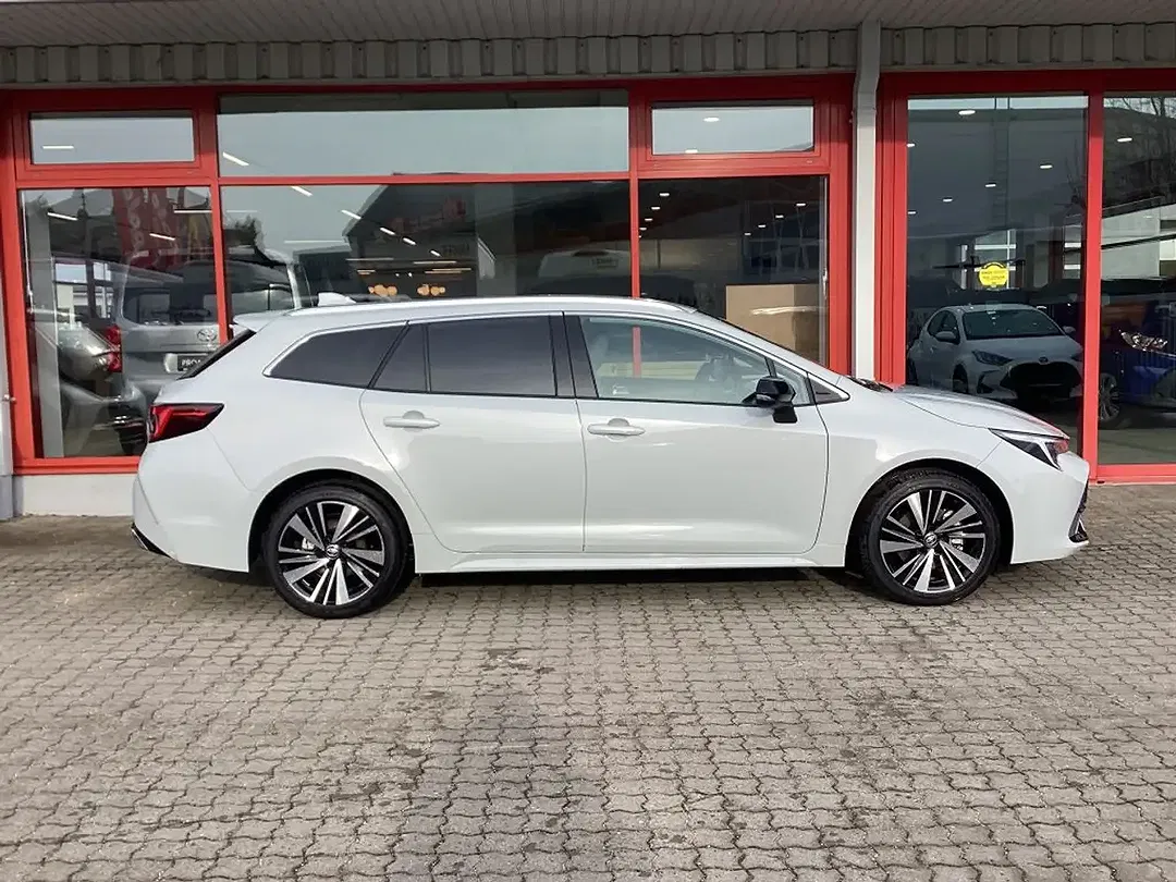 Toyota Corolla - Thumbnail 4