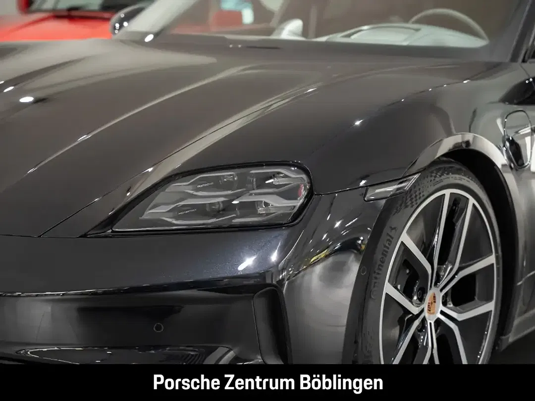 Porsche Taycan - Thumbnail 12