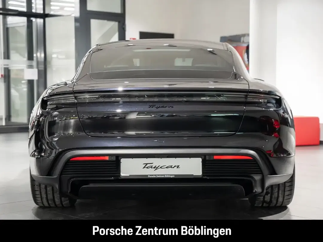 Porsche Taycan - Thumbnail 13