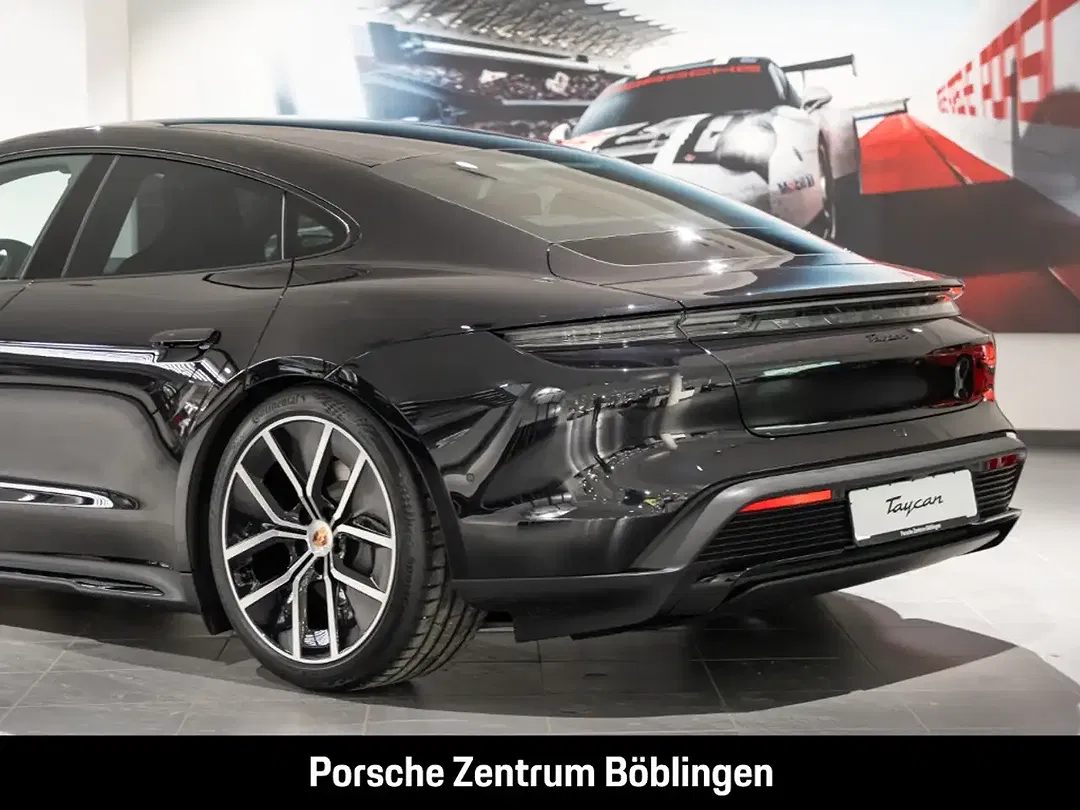 Porsche Taycan - Thumbnail 14