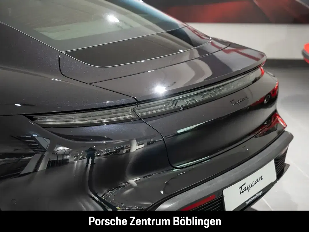 Porsche Taycan - Thumbnail 15
