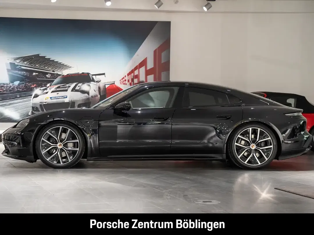 Porsche Taycan - Thumbnail 2
