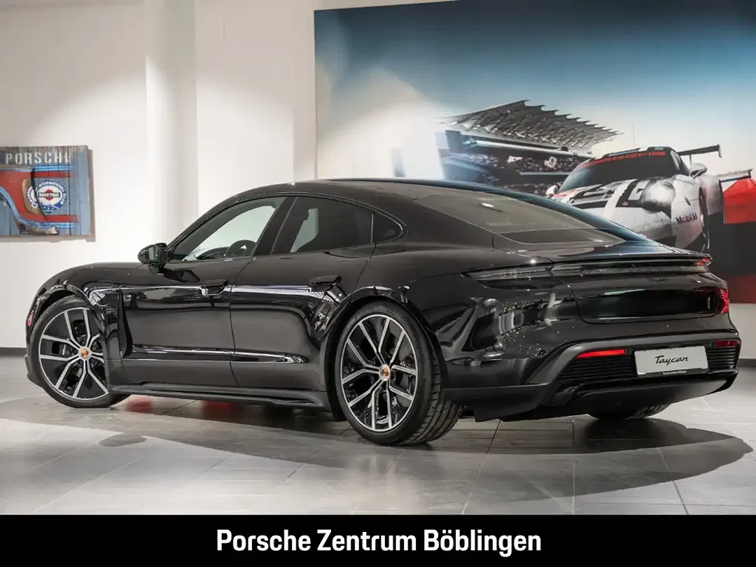 Porsche Taycan - Thumbnail 3