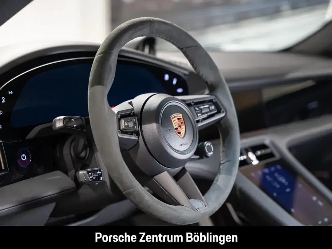 Porsche Taycan - Thumbnail 7