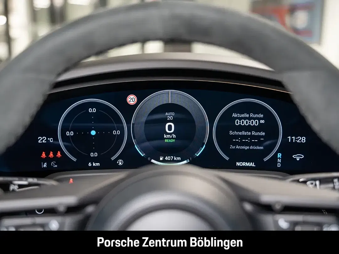 Porsche Taycan - Thumbnail 8
