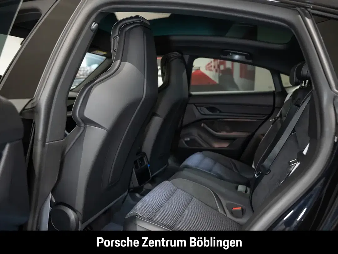 Porsche Taycan - Thumbnail 9